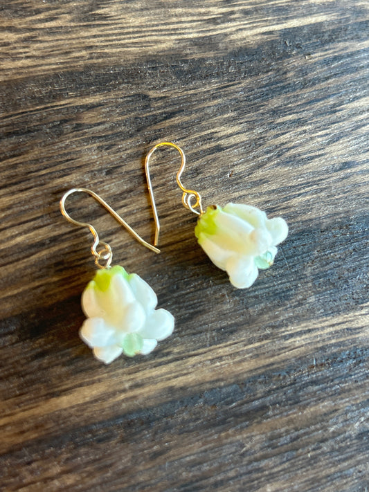 White Crown flower single earrings